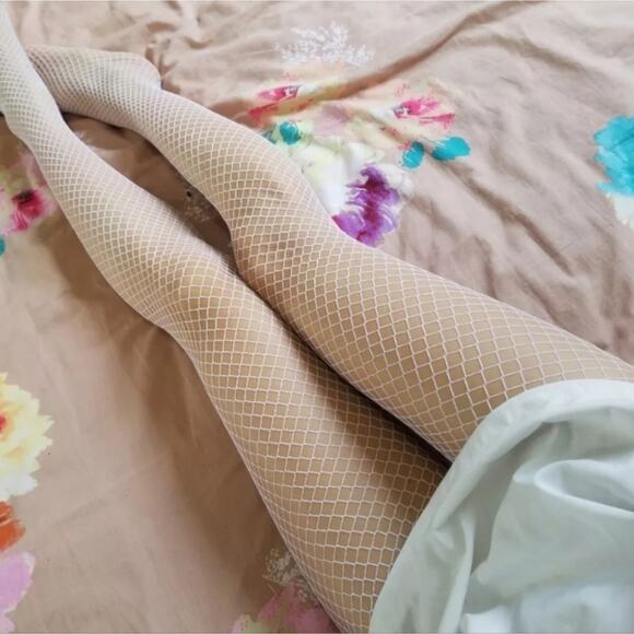 White Fishnets - Picture 5 of 6